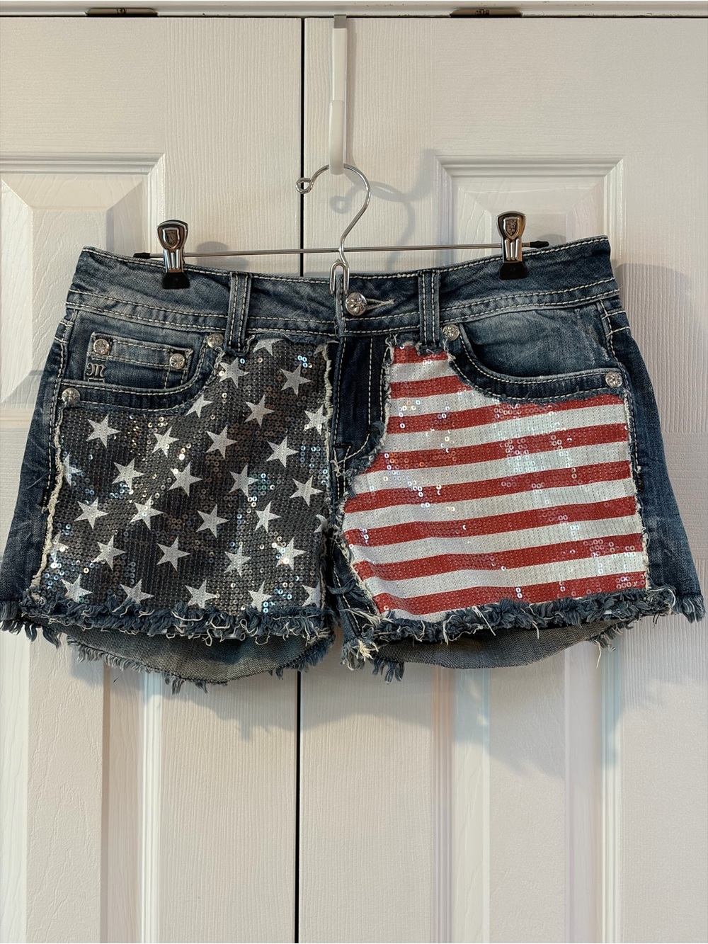 Miss Me Patriotic Sequined Flag Front Denim Frayed Shorts Size 30 JP6178H2